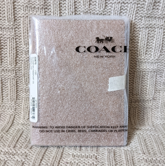 Coach Passport Case in Light Saddle - BNWT - Picture 11 of 14